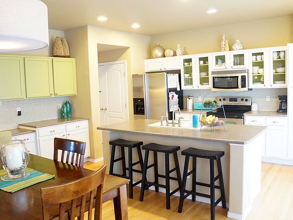 Multiple Areas for Dining