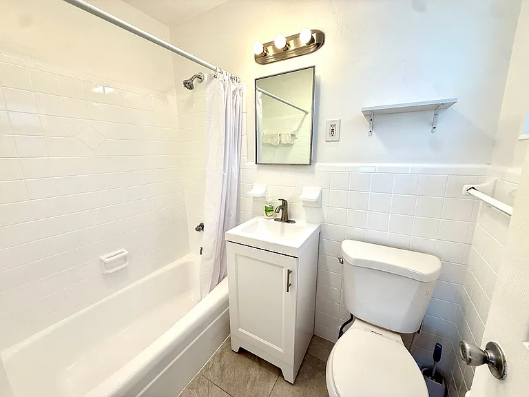924 NE 17th Ter #1 — Photo 9
