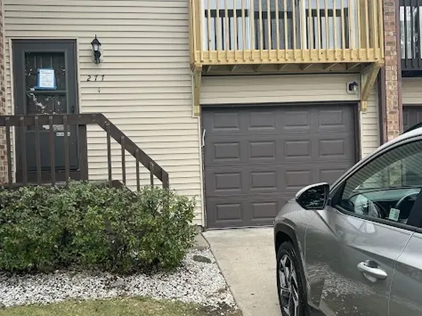277 Navajo Dr, Bolingbrook, IL 60440