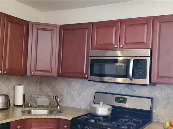 275 Webster Avenue image 9 of 20