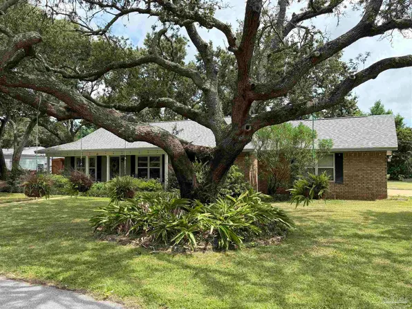 30 Gilmore Dr, Gulf Breeze, FL 32561