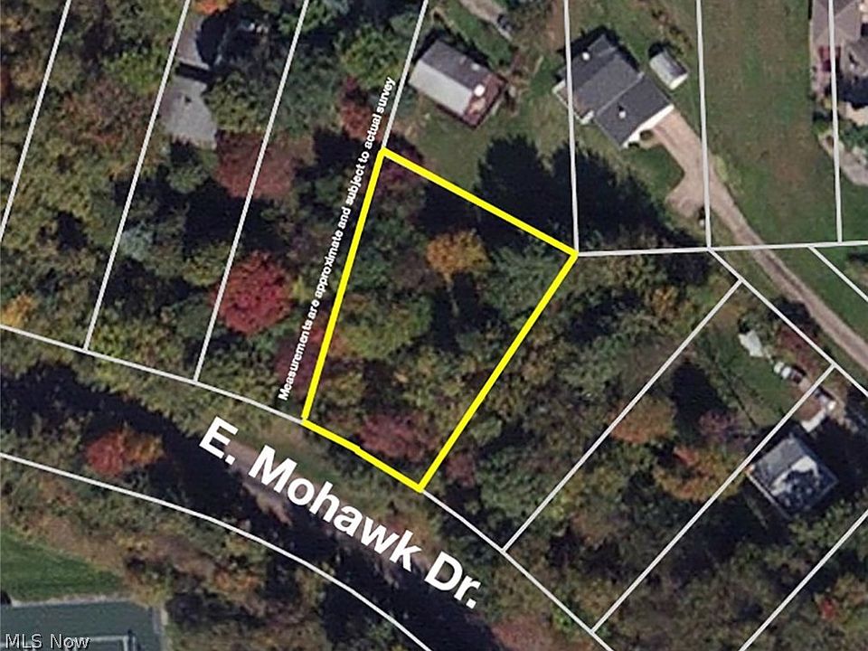 1st image of 121 E Mohawk Dr