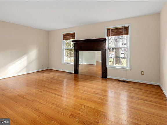4th image of 4302 Adrienne Dr