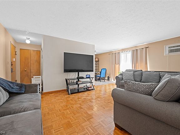 3rd image of 1390 Golden Gate Blvd APT 204E