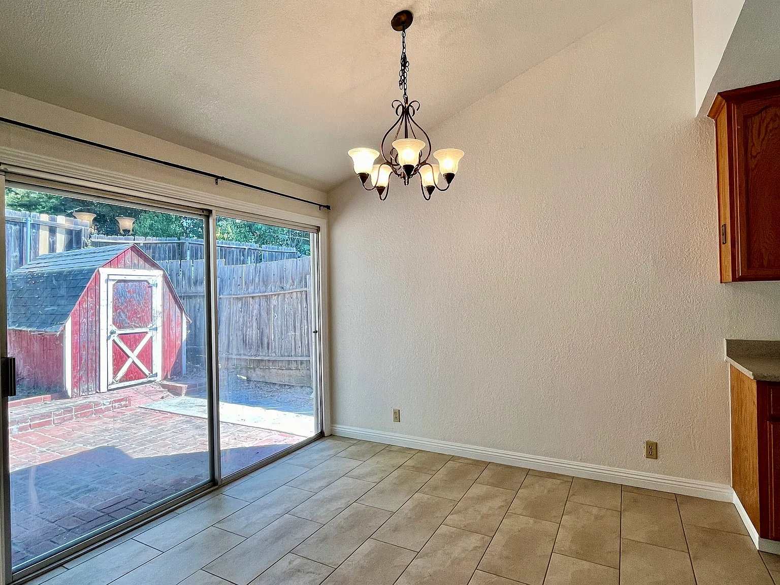 3 bed, 1105 sqft, $2,435 — Photo 4