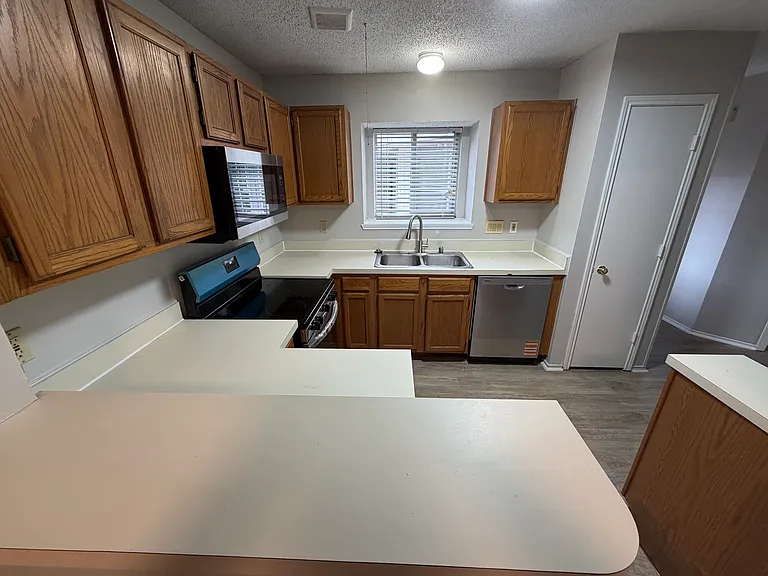 1519 Windmill Ln — Photo 5