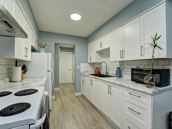 4th image of 33450 George Ferguson Way #202