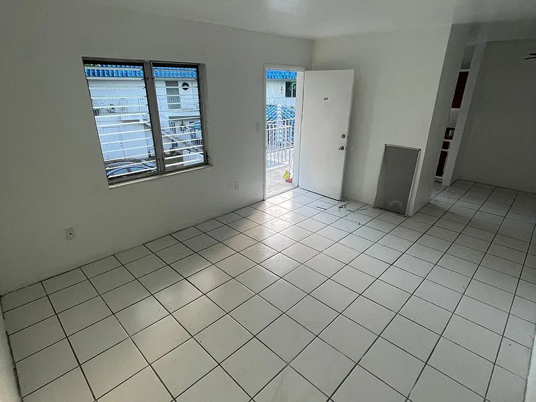 1201 E Ponce De Leon Blvd #208 — Photo 3