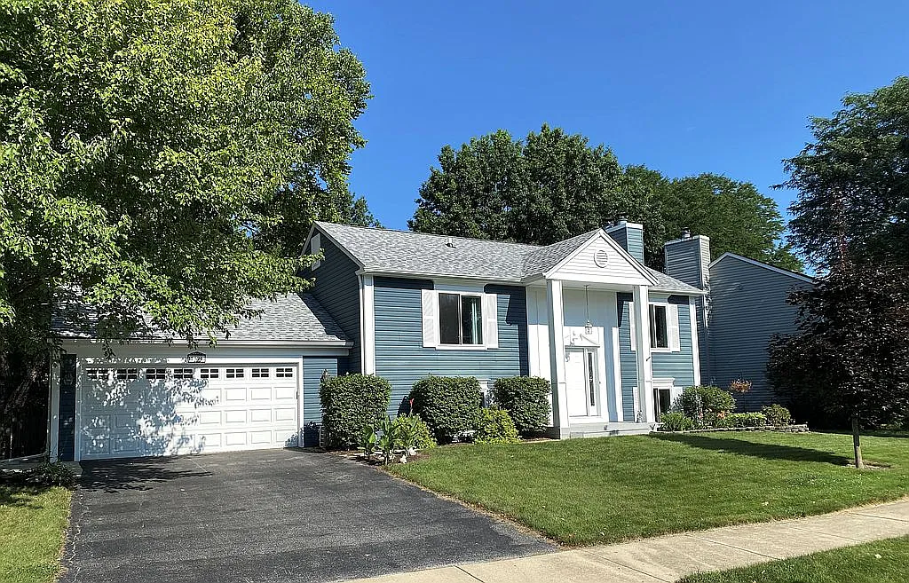 2920 Evergreen Ln photo 1