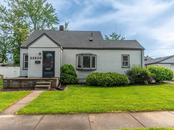 22820 Pleasant St, Saint Clair Shores, MI 48080