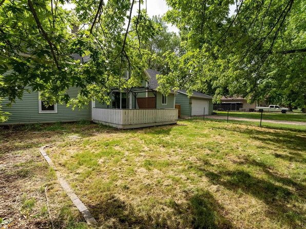 411 W Cedar St, Beresford, SD 57004