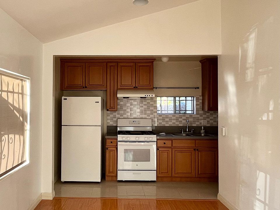 1st image of 2412 Birkdale St