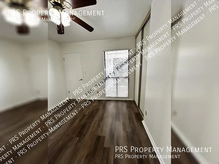 329 E Ambassador Dr — Photo 15
