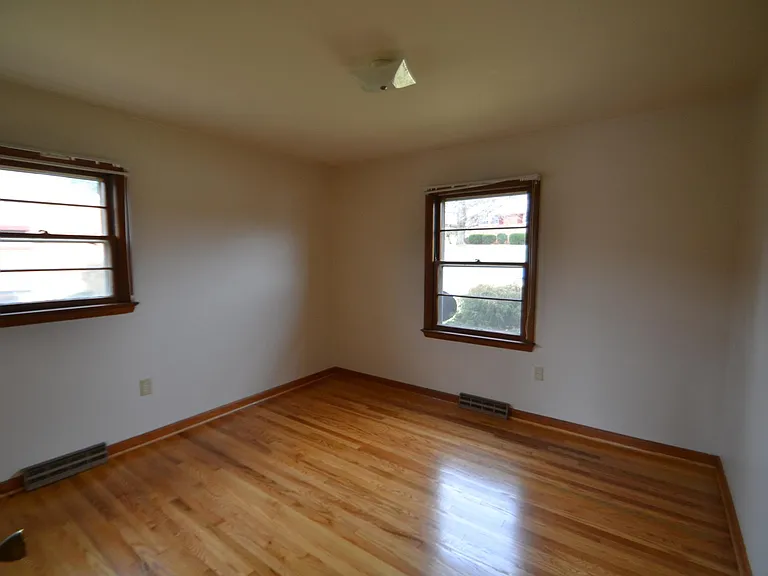 1111 Preston Dr — Photo 14