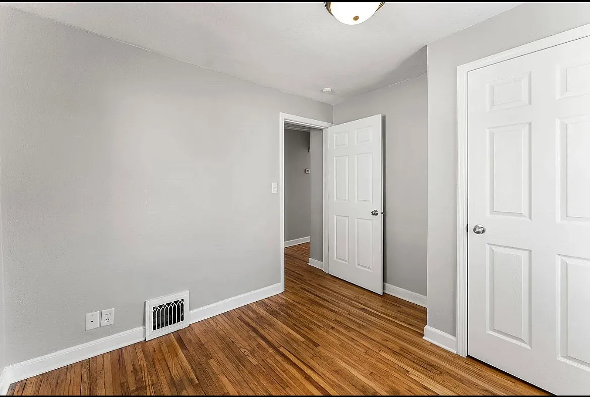 383 Dewey St — Photo 4