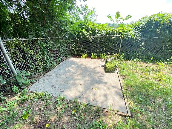 3rd image of 10052 Calvin St