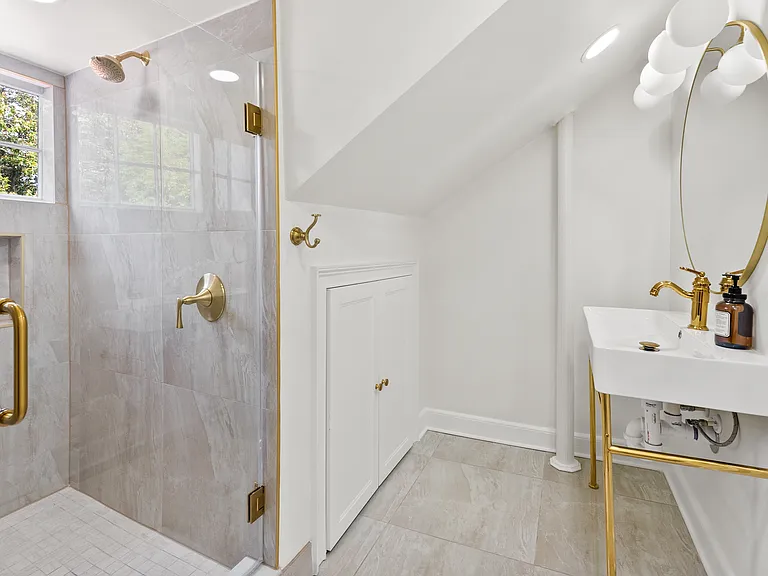 1063 Thomas Jefferson St NW — Photo 21