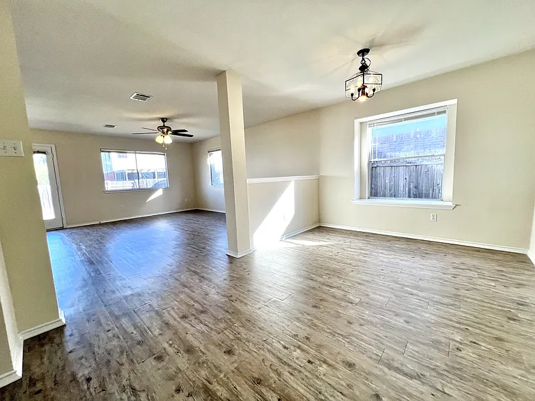 1505 Merrell Cv — Photo 4
