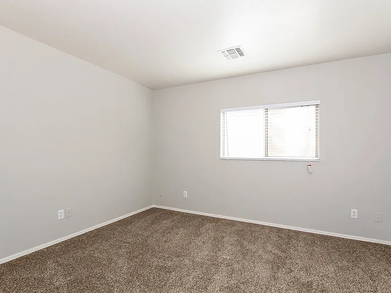11502 W Corrine Dr — Photo 9