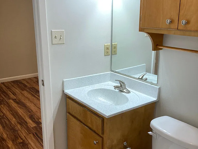 Bathroom in bedroom 1