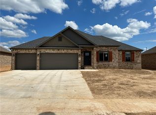 2104 Dobbs St, Pea Ridge, AR 72751