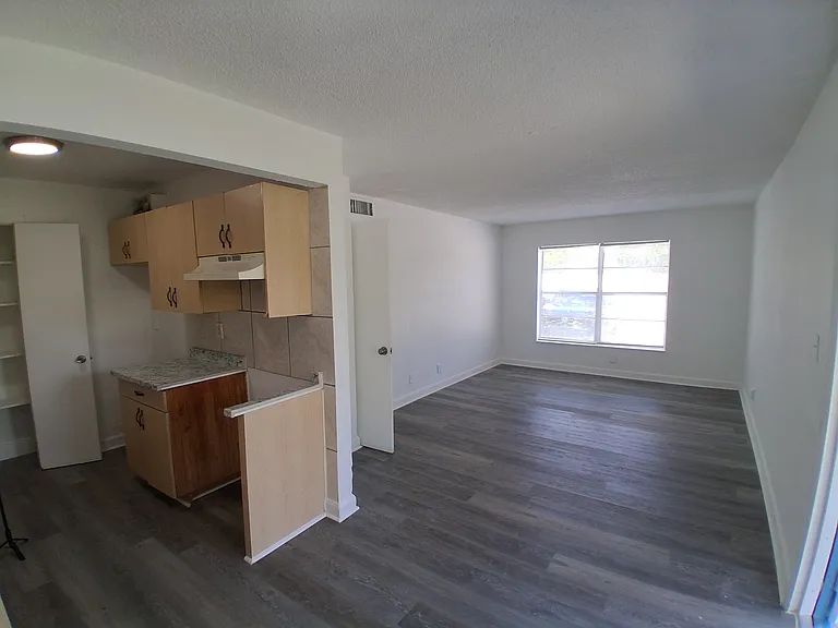 405 SW 13th Pl #112 — Photo 8