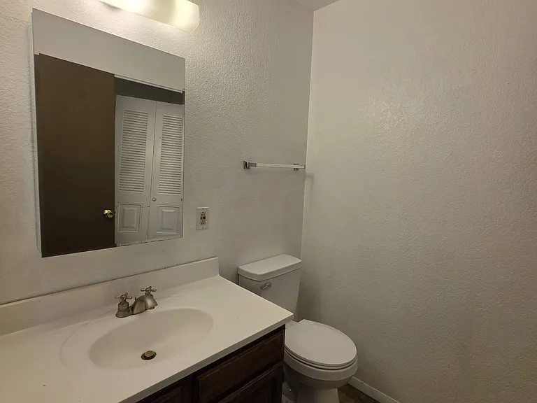 627 1/2 Highline Dr — Photo 10