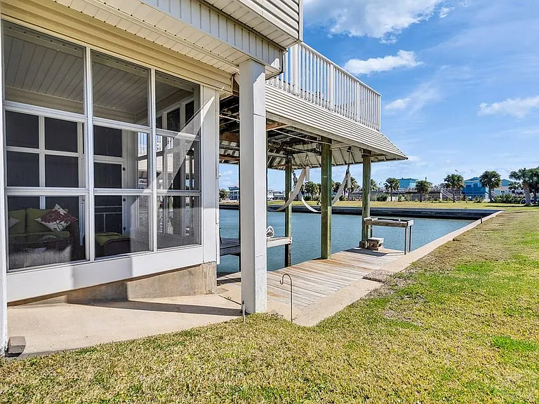 16627 Bayfront Dr — Photo 6