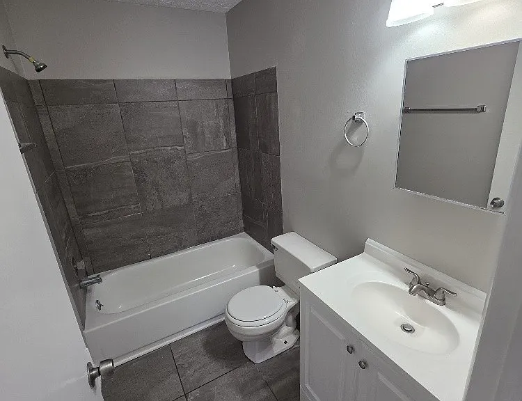 346 E Webster St — Photo 8