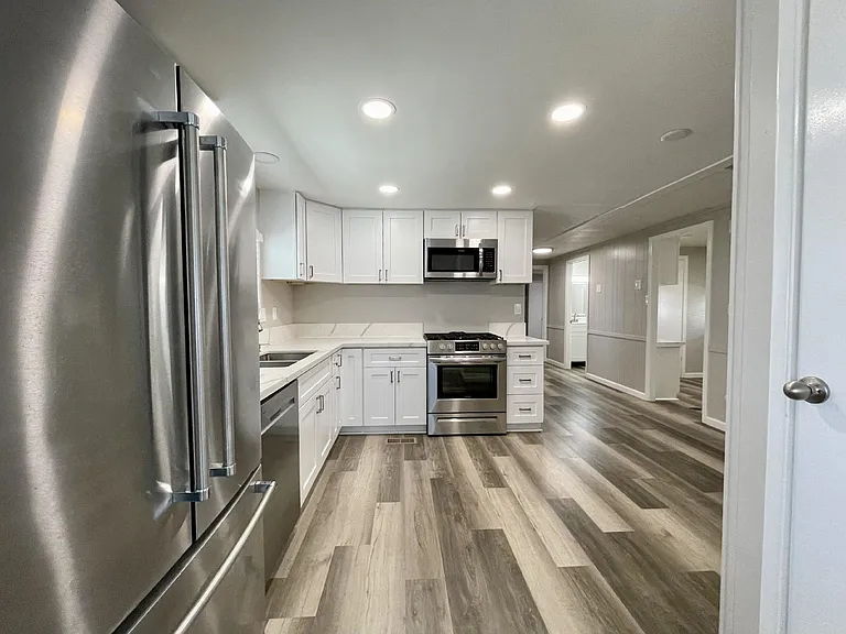 738 Swan Dr — Photo 9