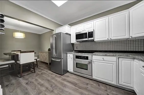 2 bed, 1063 sqft, $2,995 — Photo 4