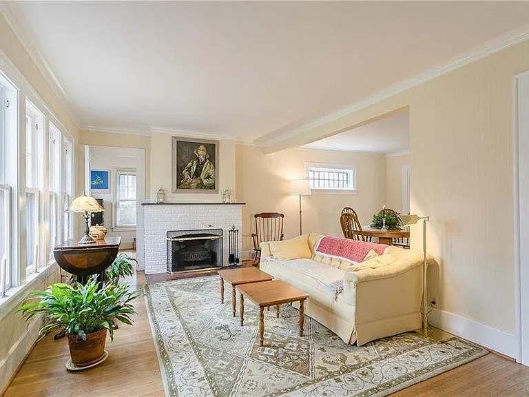 133 Westland Ave — Photo 2