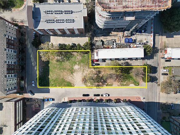 2nd image of 401 Louise Ave