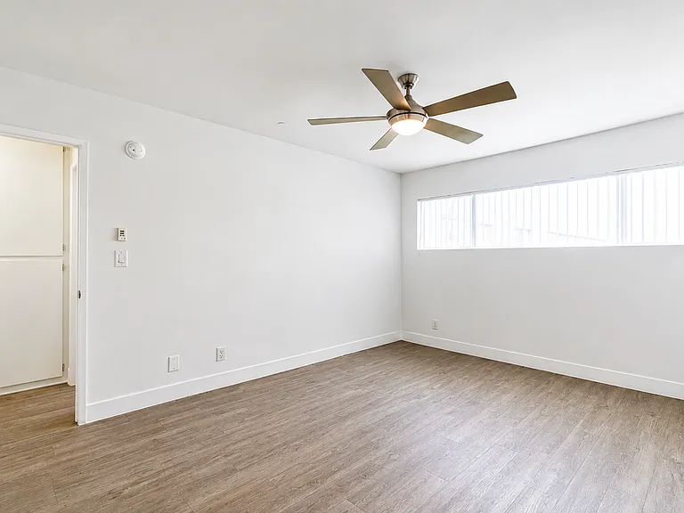 2233 S Ridgeley Dr #303 — Photo 16
