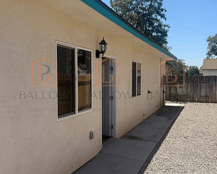 10045-47 Woodpark Dr — Photo 8