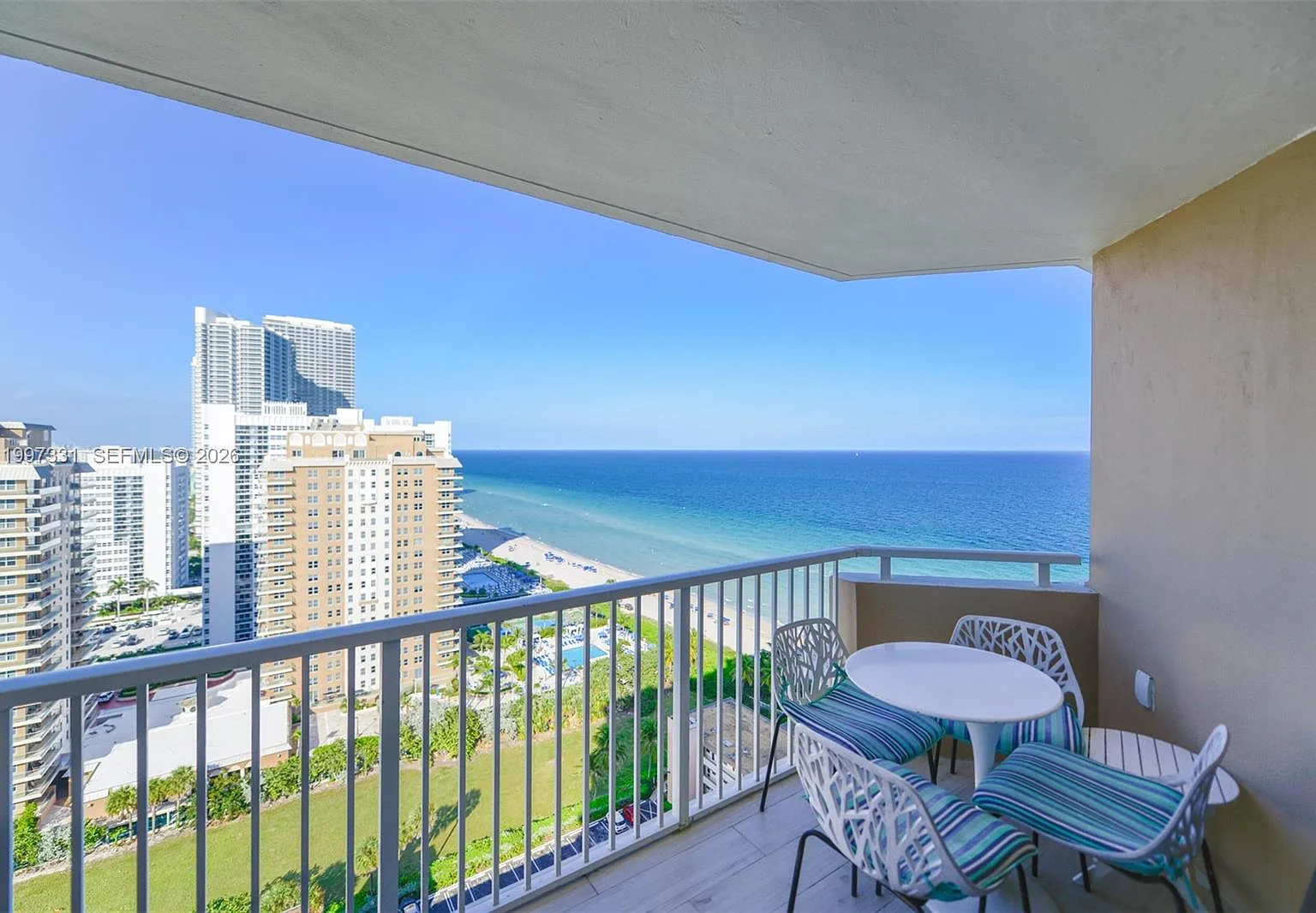 Hemispheres Condo — Photo 1