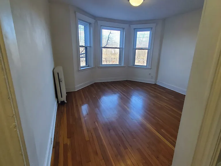 376 Riverway #12A — Photo 2