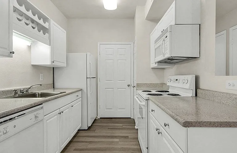 Marcus Pointe Grande Apartment Homes — Photo 13