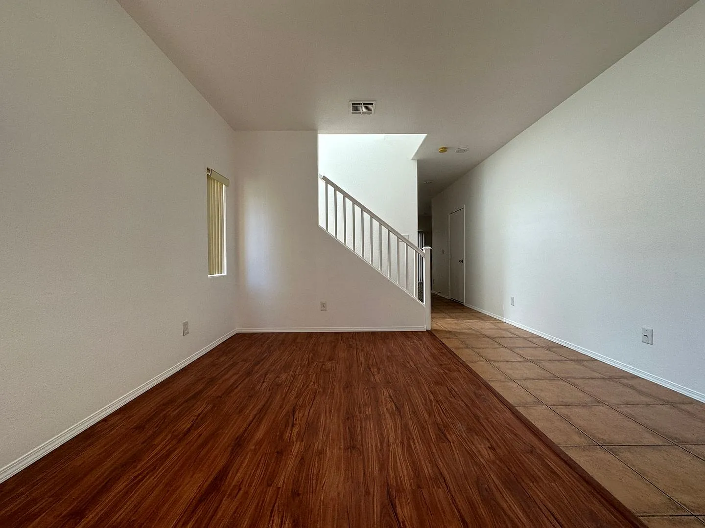 Single Family Home 3 Beds, 2.5 bath, 1 car garage — Photo 2