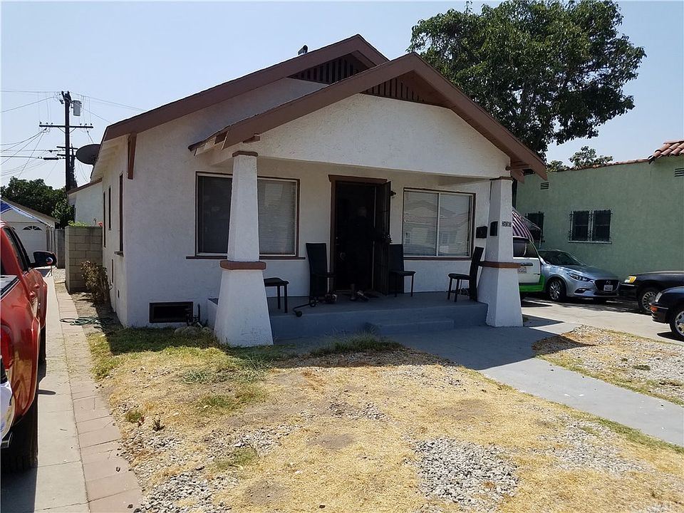 2nd image of 230 E 77th St