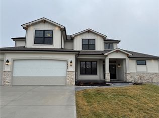 5812 NW Black Oak Ct, Parkville, MO 64152