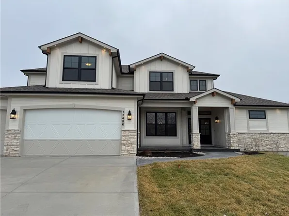 5812 NW Black Oak Ct, Parkville, MO 64152