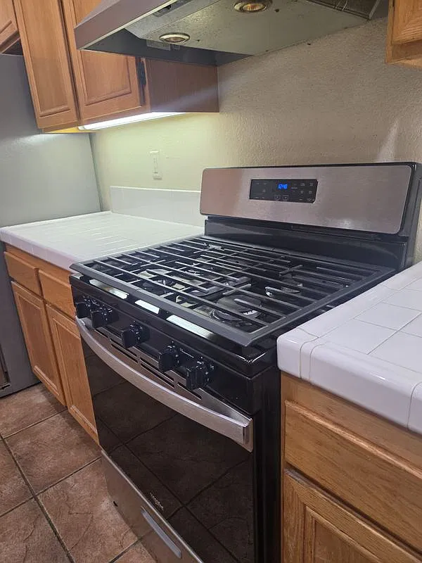 4 bed, 2.0 bath, 1910 sqft, $3,000 — Photo 3
