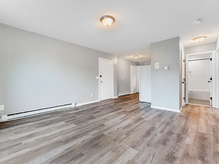16 Waldemar Ave #206 — Photo 10