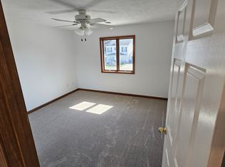 101 E Little St, Athens, IL 62613