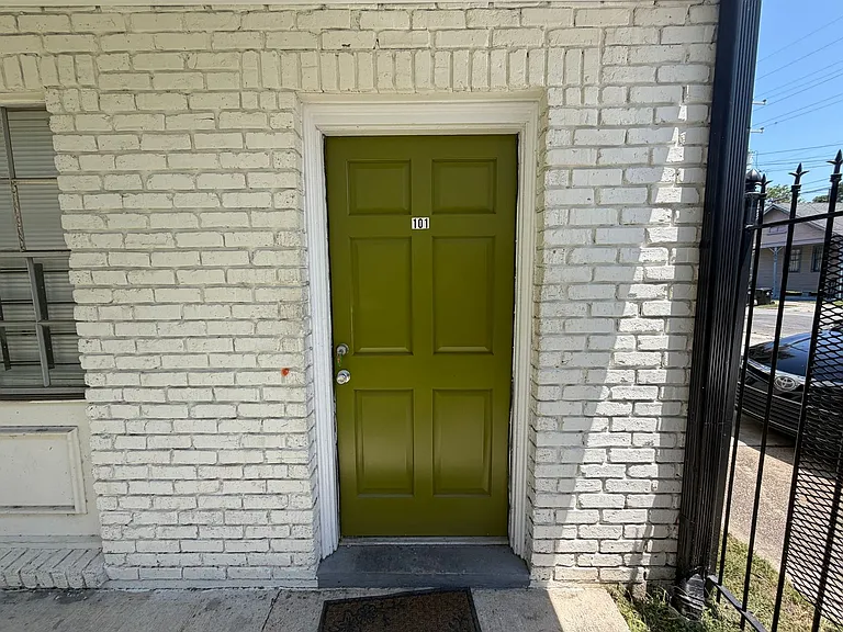 2639 Dreux Ave — Photo 2