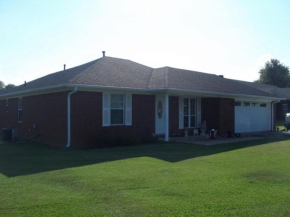 1st image of 718 Appletree Ln