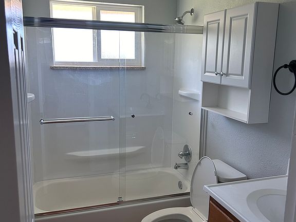 Upstairs Bathroom with Tub