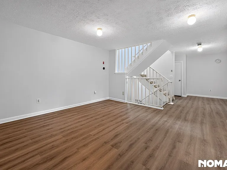 9 Voyagers Ln — Photo 13