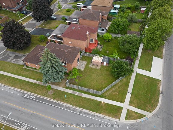 2nd image of 217 Waverly St N